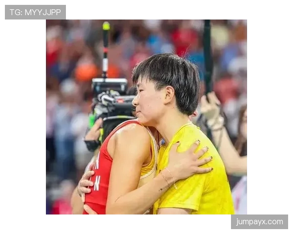 何冰娇这生活真不是一般人能想象，训练间隙偷偷点外卖那反差太有戏了！